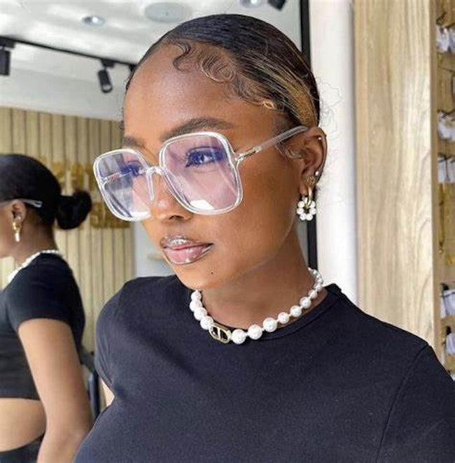 Eyeglasses Style Guide: Lightweight Frames vs. Bold Styles — Which is Right for You?