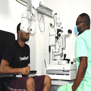 Men eye checkup - SpecSMART Eye clinic