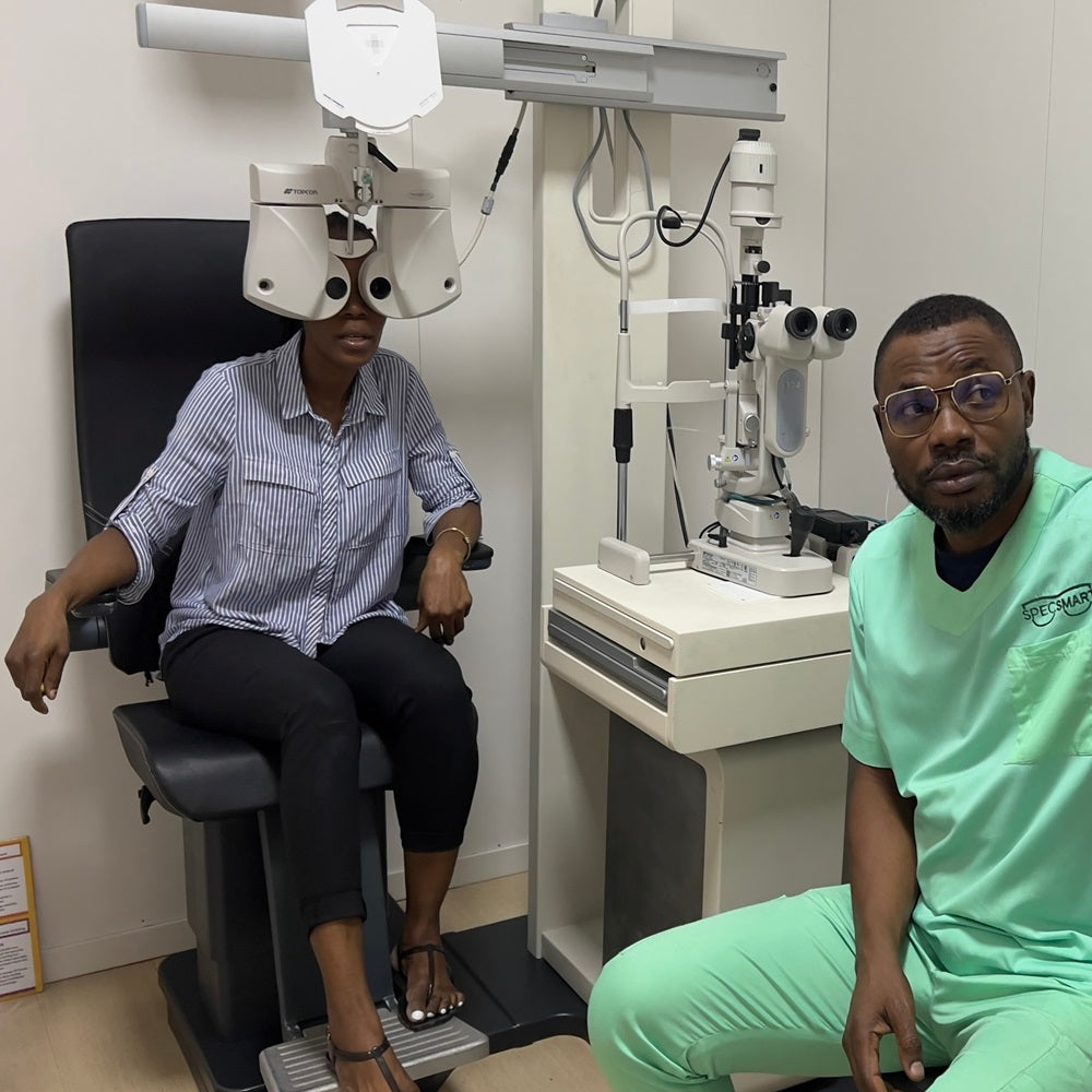 Patient_and_doctor_with_Photoropter (2)